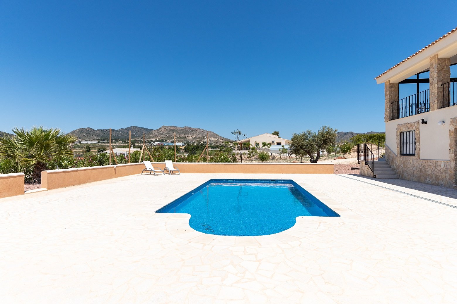 5 Bed 3 Bath Villa in La Romana - Caza De Casa
