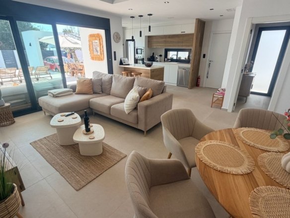 3 Bedroom 2 Bathroom Villa in Dolores - Caza De Casa