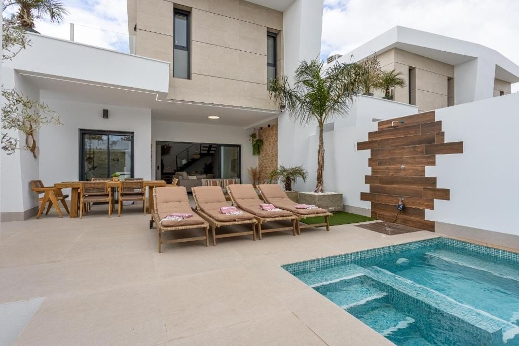 3 Bedroom 2 Bathroom Villa in Dolores - Caza De Casa