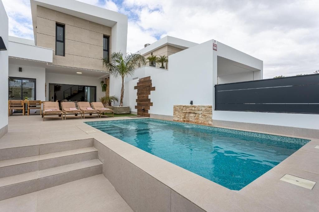 3 Bedroom 2 Bathroom Villa in Dolores - Caza De Casa