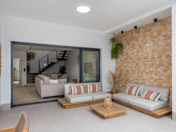3 Bedroom 2 Bathroom Villa in Dolores - Caza De Casa