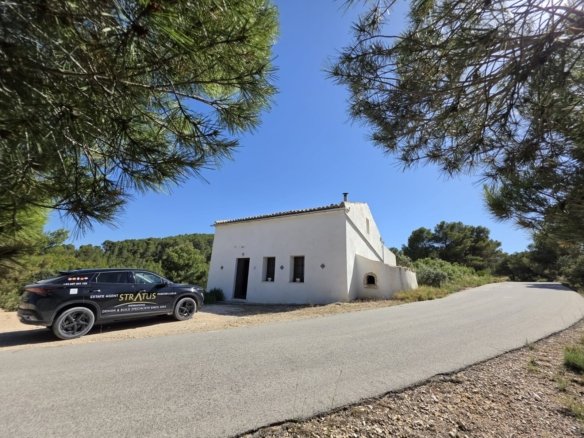 3 Bedroom 1 Bathroom Country House in Villena - Caza De Casa