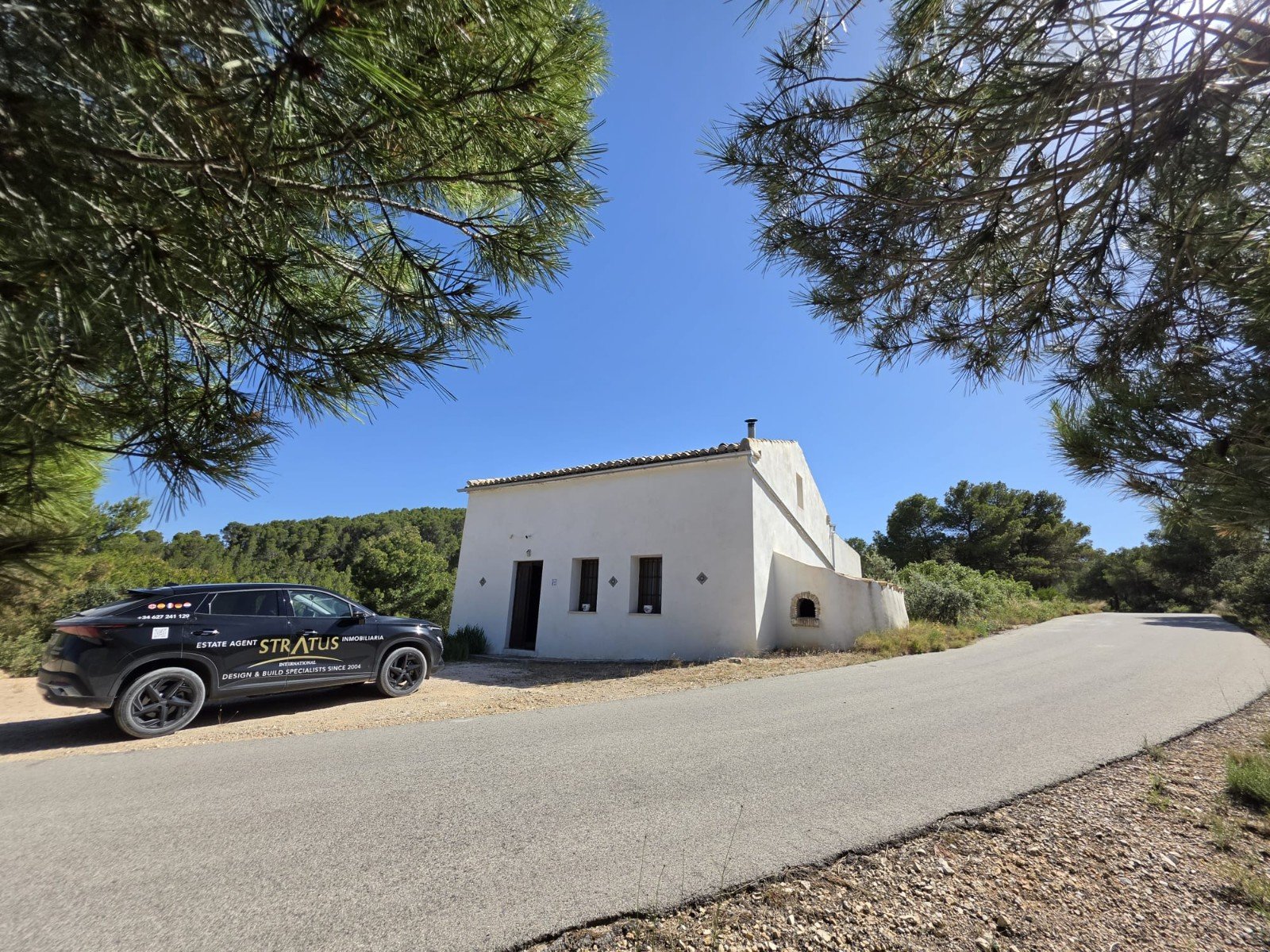 3 Bedroom 1 Bathroom Country House in Villena - Caza De Casa