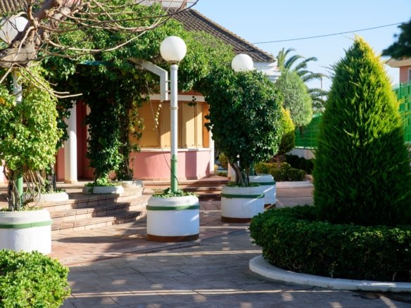 6 Bedroom 3 Bathroom Villa in Caudete - Caza De Casa