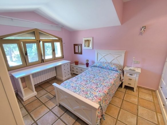 6 Bedroom 3 Bathroom Villa in Yecla - Caza De Casa
