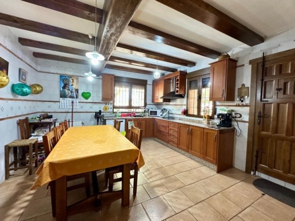 8 Bedroom 7 Bathroom Villa in Yecla - Caza De Casa