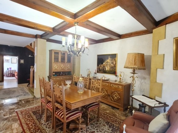 4 Bedroom 3 Bathroom Town House in Elda - Caza De Casa