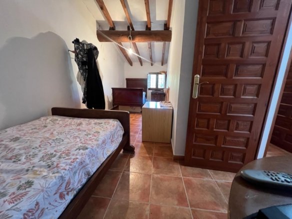 5 Bedroom 2 Bathroom Town House in Pinoso - Caza De Casa