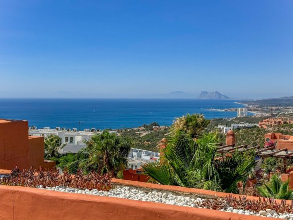 4 Bedroom 3 Bathroom Town House in Manilva - Caza De Casa