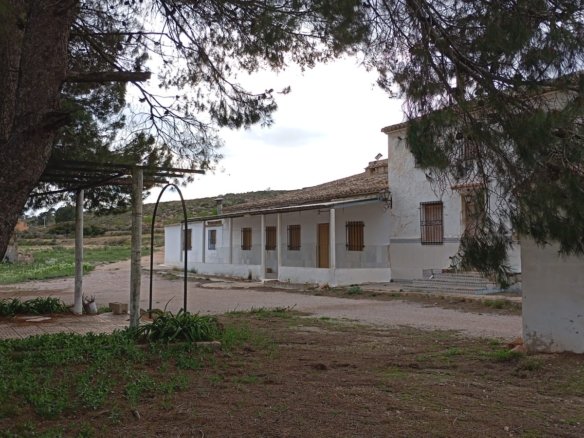 4 Bedroom 1 Bathroom Country House in Yecla - Caza De Casa