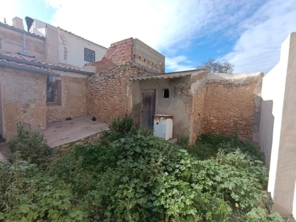 4 Bedroom 1 Bathroom Town House in Raspay - Caza De Casa