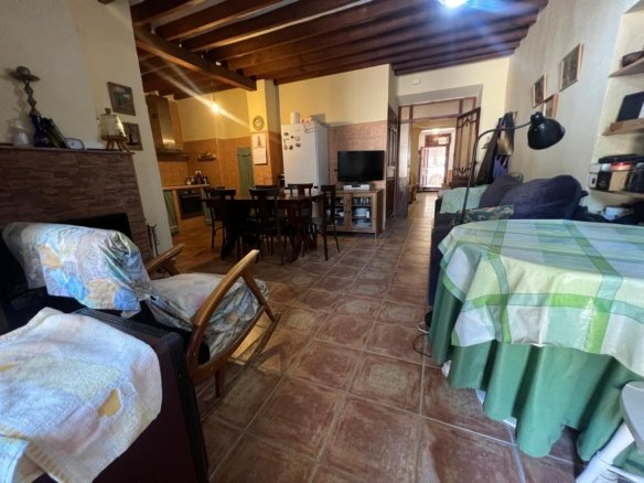 5 Bedroom 2 Bathroom Town House in Pinoso - Caza De Casa