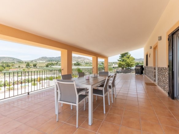 5 Bed 3 Bath Villa in La Romana - Caza De Casa