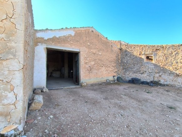 4 Bedroom 1 Bathroom Country House in Yecla - Caza De Casa