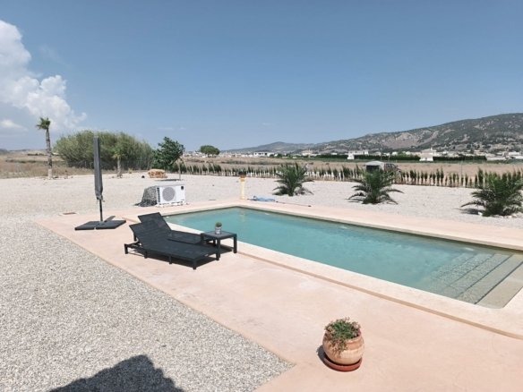 3 Bedroom 2 Bathroom Villa in Pinoso - Caza De Casa