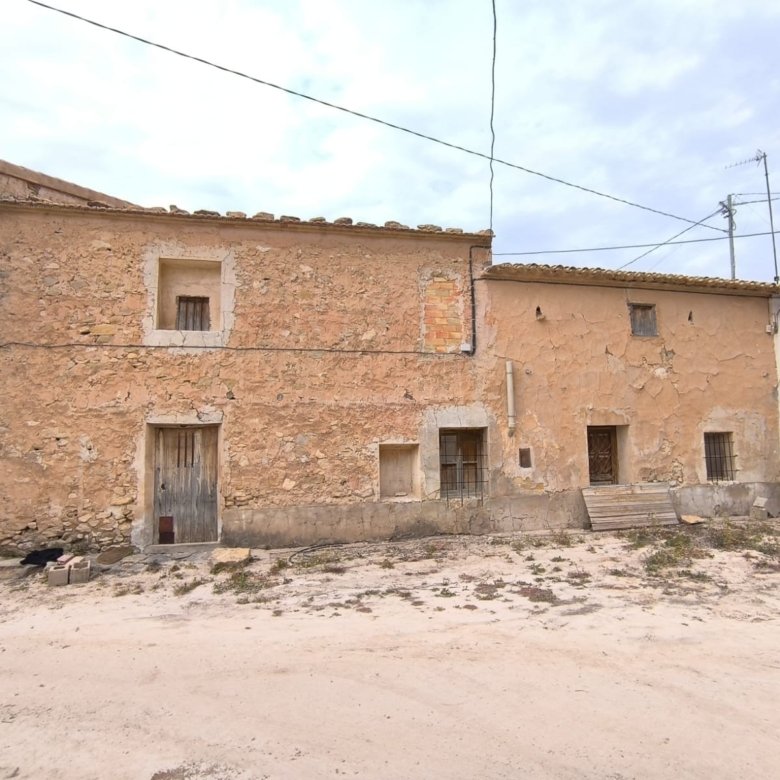 7 Bed 1 Bath Country House in Jumilla - Caza De Casa
