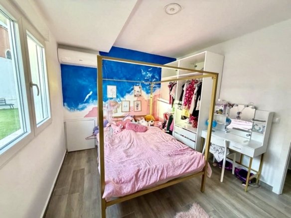 6 Bed 2 Bath Villa in Villamartin - Caza De Casa