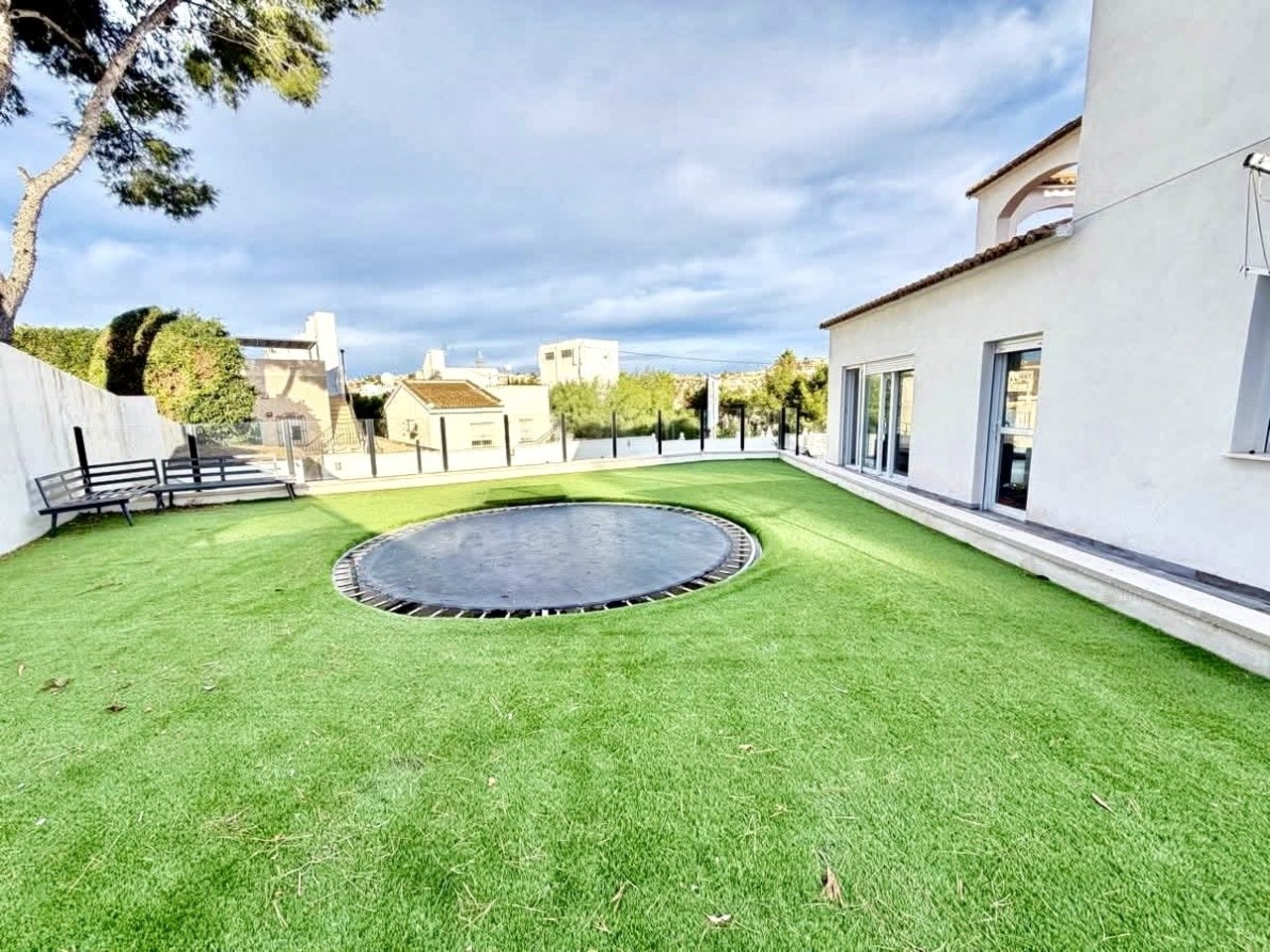6 Bed 2 Bath Villa in Villamartin - Caza De Casa