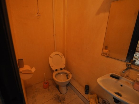 2 Bathroom Commercial in Petrer - Caza De Casa