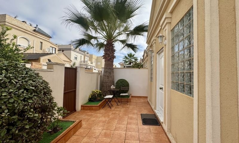 e761be37-img-6592 4 Bedroom 2 Bathroom Villa in Torrevieja - Caza De Casa