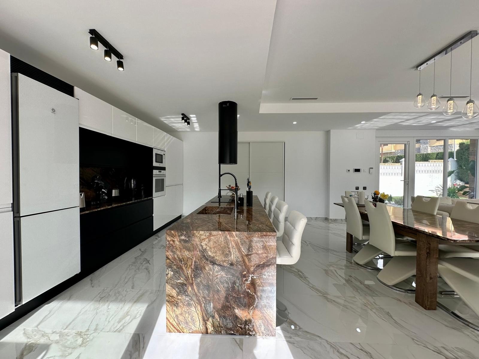 5 Bedroom 3 Bathroom Villa in Petrer - Caza De Casa
