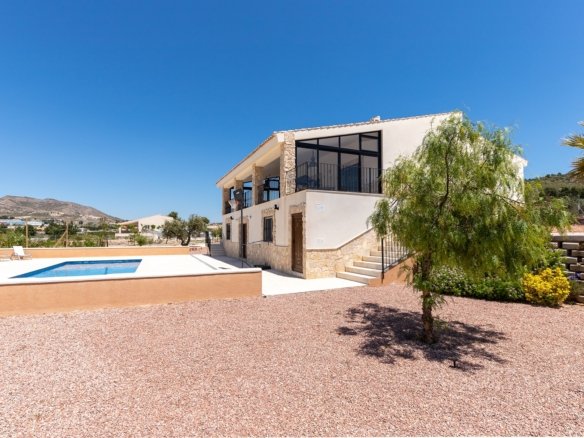 5 Bed 3 Bath Villa in La Romana - Caza De Casa
