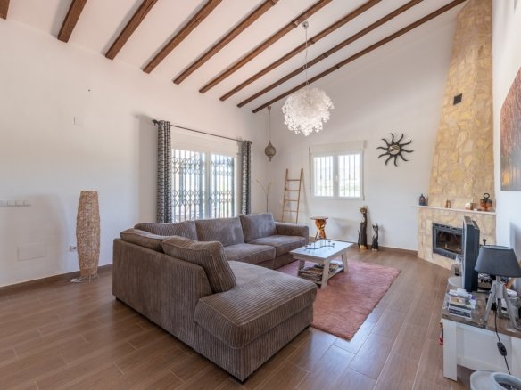 5 Bed 3 Bath Villa in La Romana - Caza De Casa