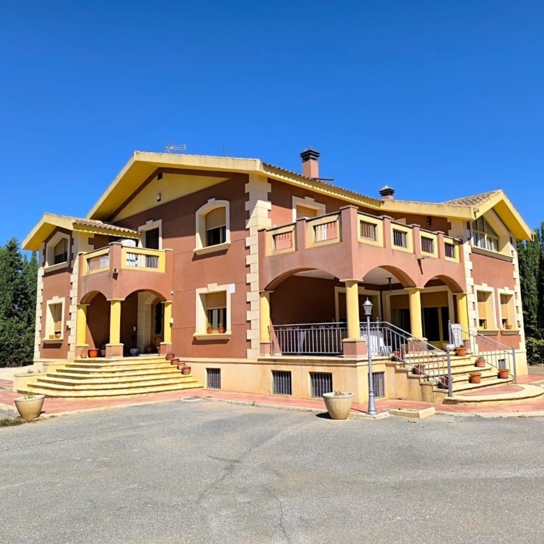 6 Bedroom 3 Bathroom Villa in Yecla - Caza De Casa