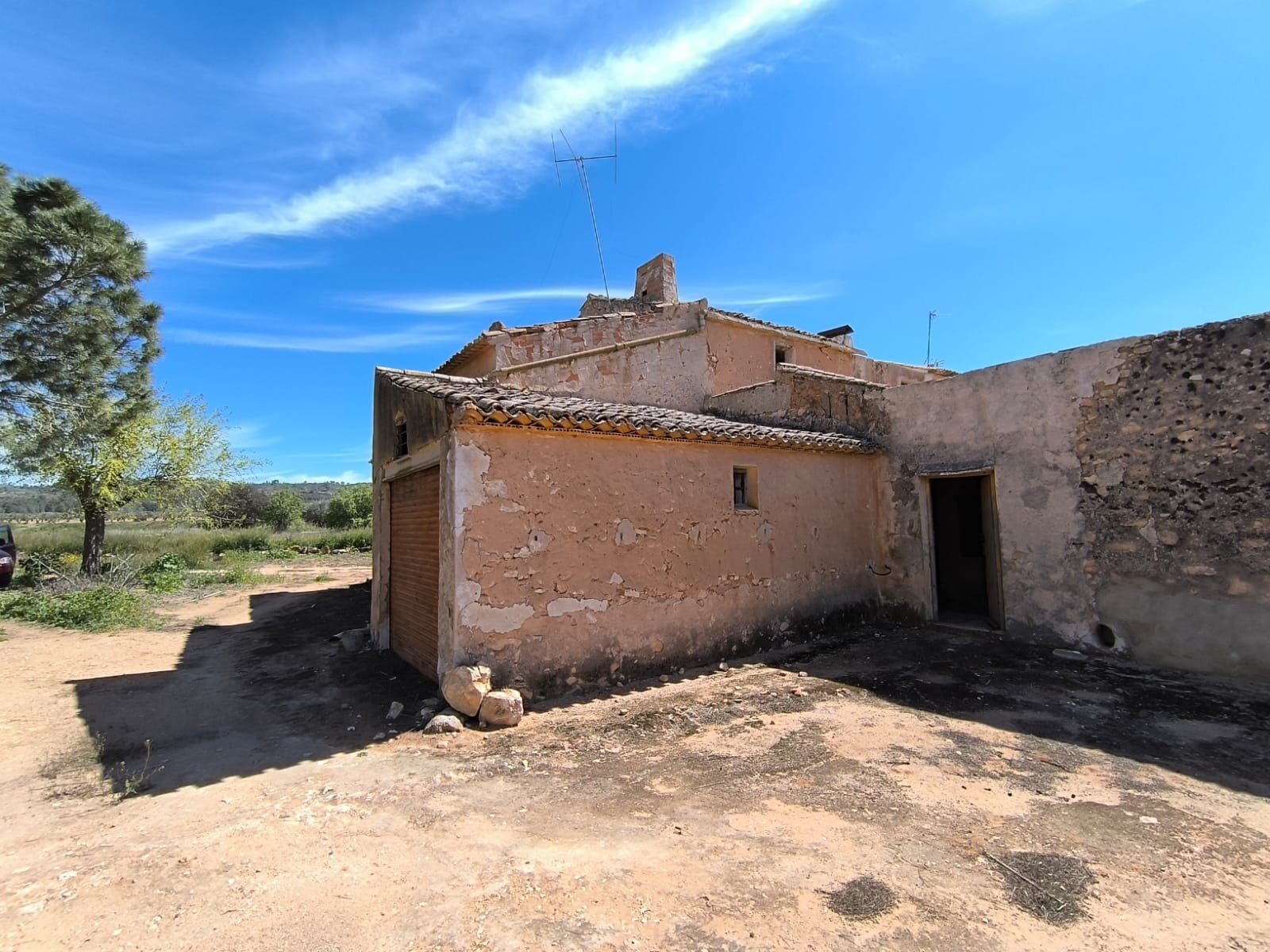3 Bedroom 1 Bathroom Country House in Yecla - Caza De Casa