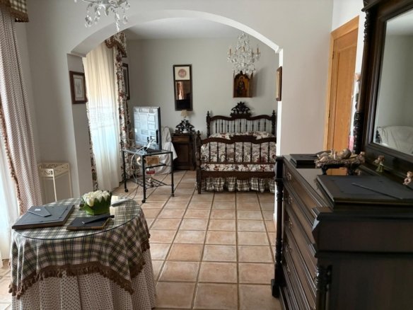 6 Bedroom 3 Bathroom Villa in Yecla - Caza De Casa