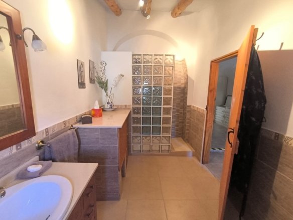 4 Bedroom 2 Bathroom Villa in Chinorlet - Caza De Casa