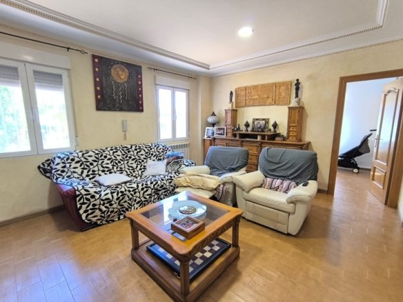 6 Bedroom 3 Bathroom Villa in Yecla - Caza De Casa