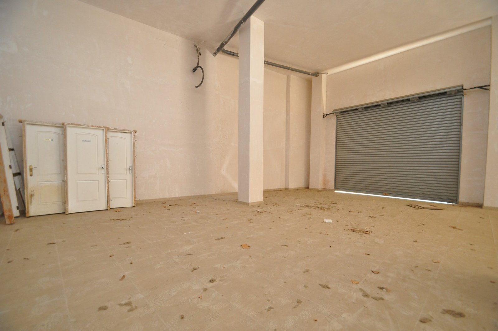 1 Bathroom Commercial in Elda - Caza De Casa