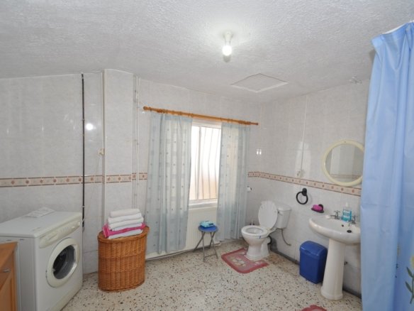 8 Bedroom 4 Bathroom Country House in Pinoso - Caza De Casa