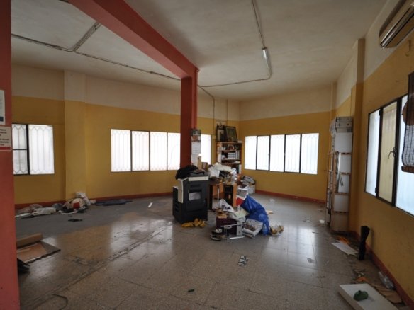 2 Bathroom Commercial in Petrer - Caza De Casa