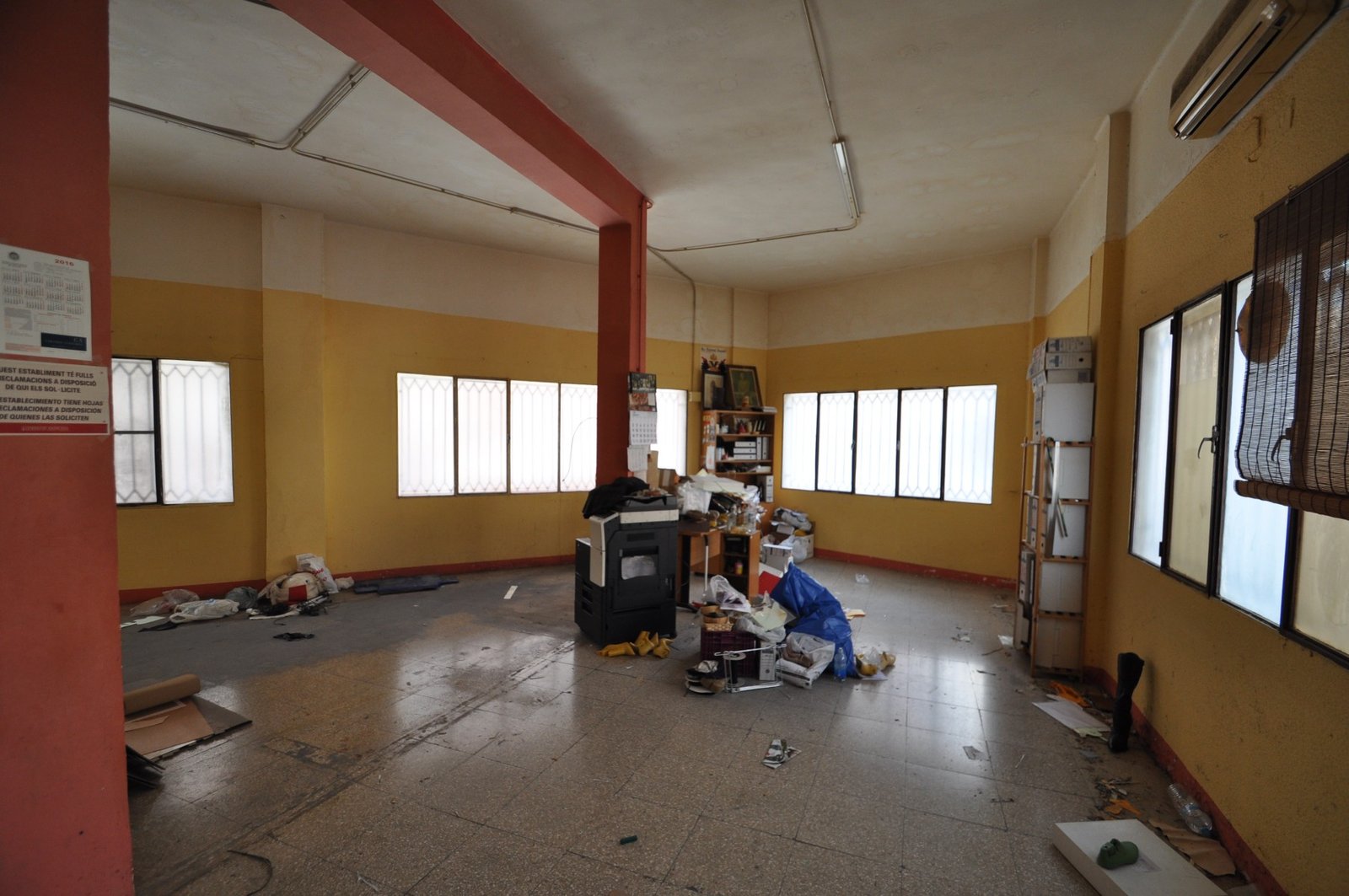 2 Bathroom Commercial in Petrer - Caza De Casa