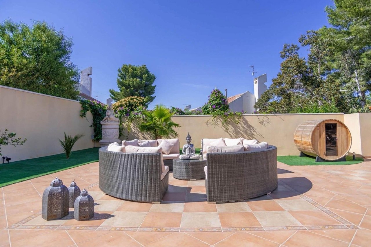 eda1a342-22a7-4732-94d5-113d0491a354_xlarge 4 Bedroom 3 Bathroom Villa in San Miguel de Salinas - Caza De Casa