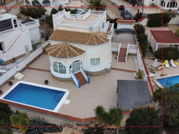 5 Bedroom 3 Bathroom Villa in Rojales - Caza De Casa