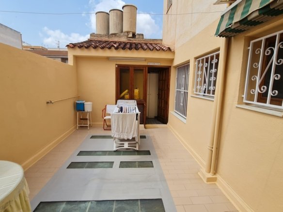 4 Bedroom 3 Bathroom Town House in Elda - Caza De Casa