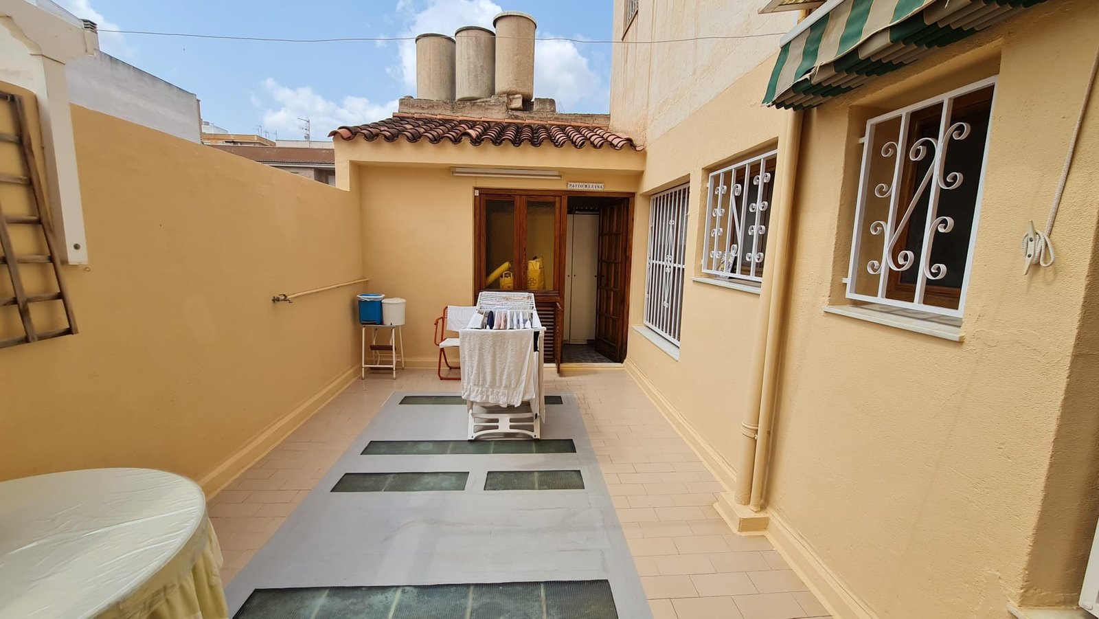 4 Bedroom 3 Bathroom Town House in Elda - Caza De Casa