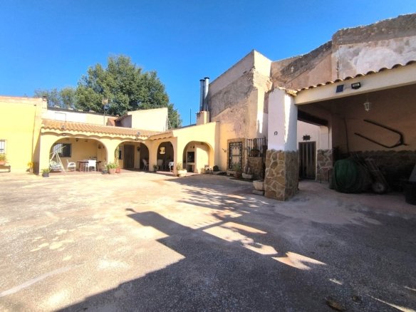 5 Bedroom 1 Bathroom Country House in Monóvar/Monóver - Caza De Casa