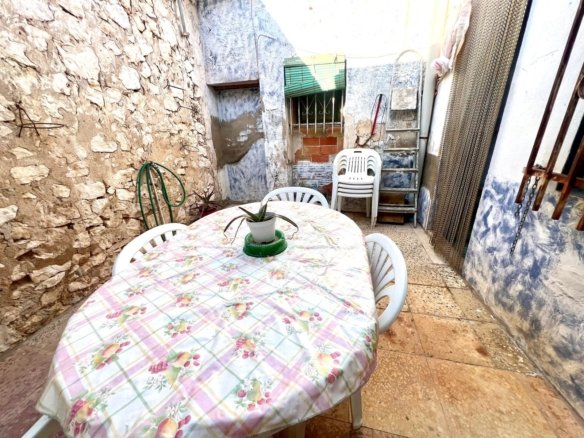 6 Bedroom 1 Bathroom Town House in Pinoso - Caza De Casa