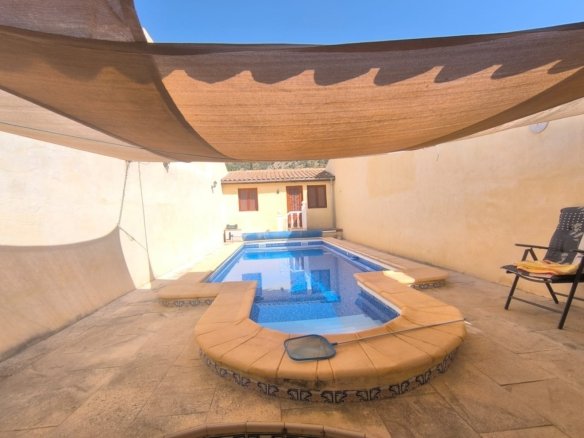 4 Bedroom 2 Bathroom Villa in Chinorlet - Caza De Casa