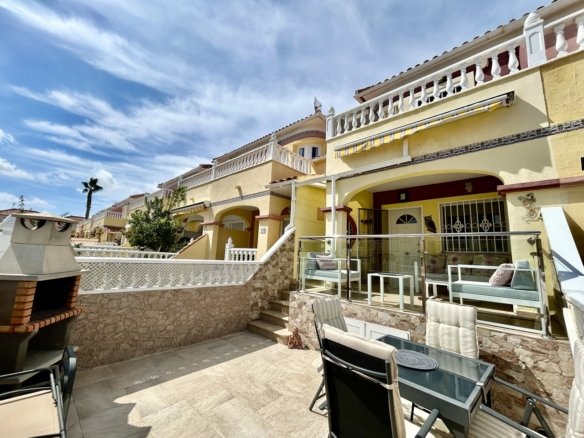 3 Bedroom 2 Bathroom Town House in Cabo Roig - Caza De Casa