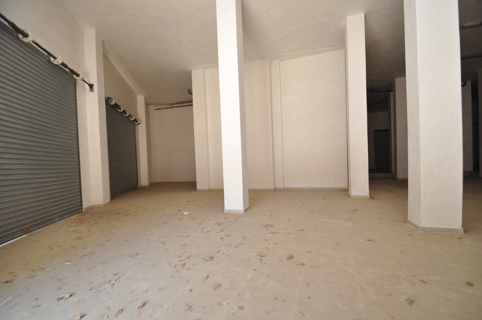 1 Bathroom Commercial in Elda - Caza De Casa