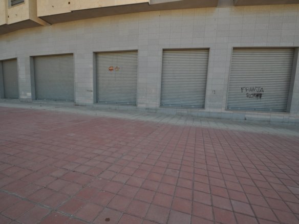 1 Bathroom Commercial in Elda - Caza De Casa