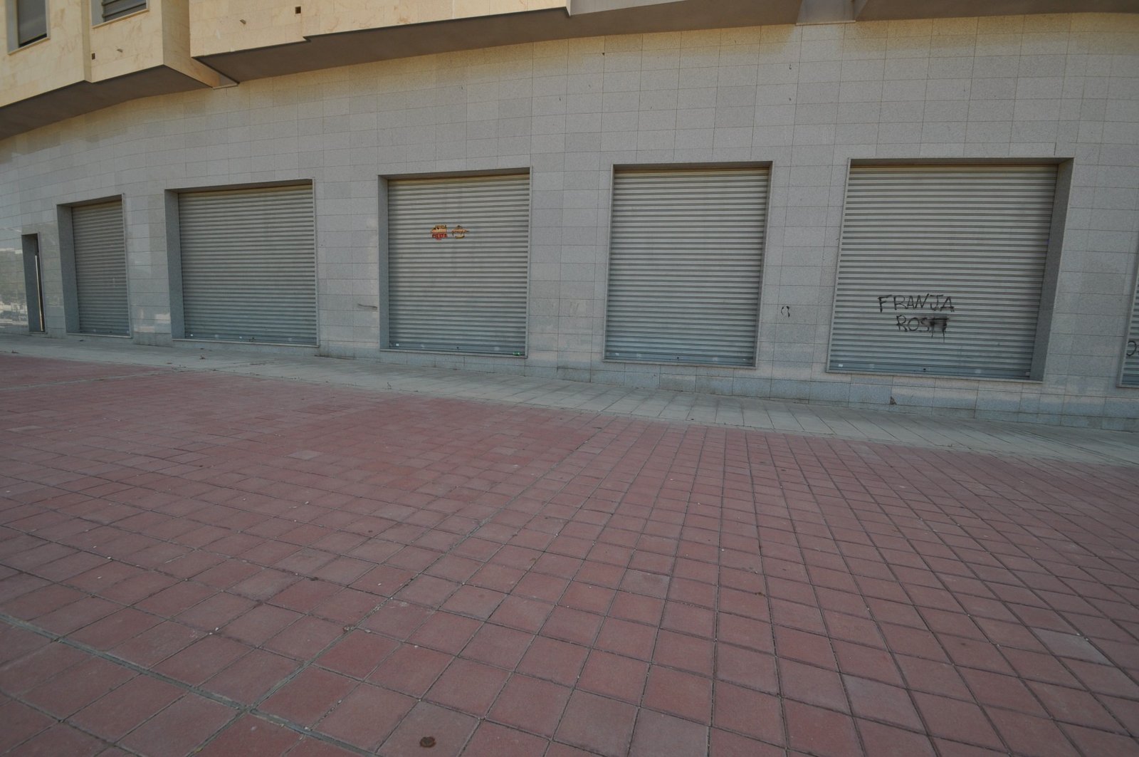 1 Bathroom Commercial in Elda - Caza De Casa