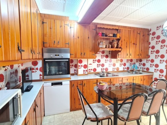 4 Bedroom 3 Bathroom Town House in Elda - Caza De Casa
