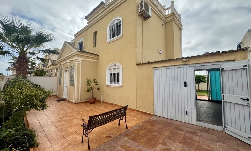 f70bf4a0-img-6591 4 Bedroom 2 Bathroom Villa in Torrevieja - Caza De Casa