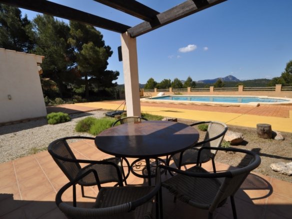 5 Bedroom 3 Bathroom Villa in Castalla - Caza De Casa